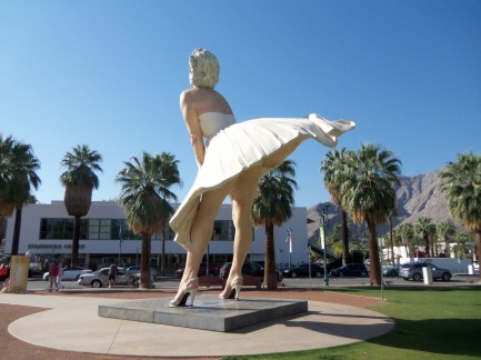 After liking it hot in Palm Springs, Marilyn Monroe statue moving on - Los  Angeles Times